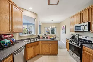 906 Elizabeth Dr, Streamwood, IL 60107 - Photo 9