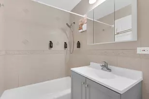 8872 W Jody Ln, Des Plaines, IL 60016 - Photo 11