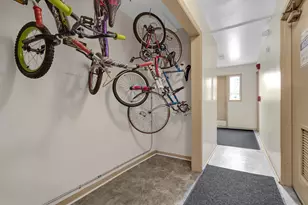 8872 W Jody Ln, Des Plaines, IL 60016 - Photo 21