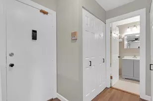 8872 W Jody Ln, Des Plaines, IL 60016 - Photo 7