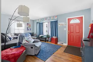 33 Blackhawk Hills Ct, Rock Island, IL 61201 - Photo 3