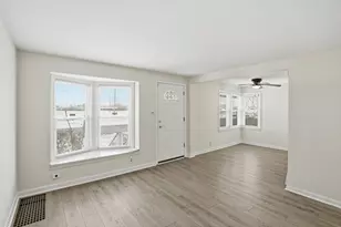 11056 S State Line Rd, Chicago, IL 60617 - Photo 3