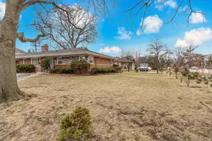 6756 N Keating Ave, Lincolnwood, IL 60712 - Photo 3