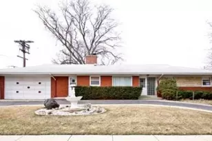 6756 N Keating Ave, Lincolnwood, IL 60712 - Photo 1