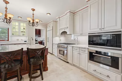 719 Midwest Club Parkway, Oak Brook, IL 60523 - Photo 13