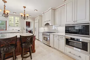 719 Midwest Club Pkwy, Oak Brook, IL 60523 - Photo 13