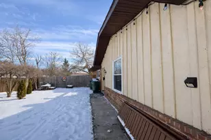 1341 Beverly Ln, Streamwood, IL 60107 - Photo 3