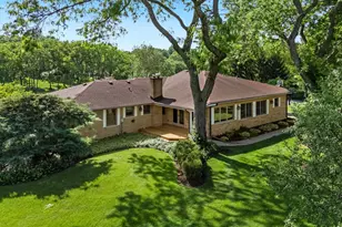 1043 Blackburn Dr, Inverness, IL 60067 - Photo 3