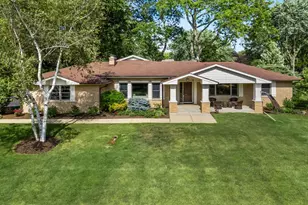 1043 Blackburn Dr, Inverness, IL 60067 - Photo 1