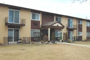 9588 N Terrace Pl, Des Plaines, IL 60016 - Photo 1