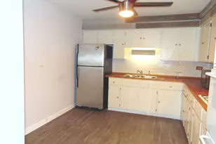 9588 N Terrace Pl, Des Plaines, IL 60016 - Photo 3