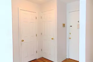 9588 N Terrace Pl, Des Plaines, IL 60016 - Photo 9