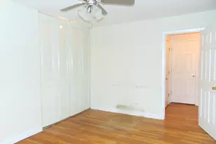 9588 N Terrace Pl, Des Plaines, IL 60016 - Photo 11