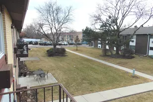 9588 N Terrace Pl, Des Plaines, IL 60016 - Photo 17