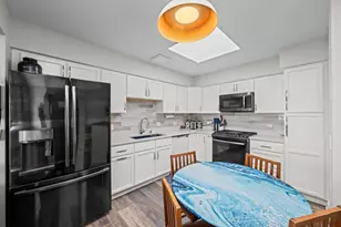 7041 W Touhy Ave, Niles, IL 60714 - Photo 5