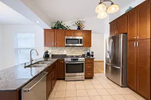 1280 Clover Ln, Hoffman Estates, IL 60192 - Photo 5