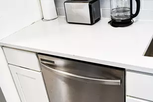 945 Commonwealth Ct, Vernon Hills, IL 60061 - Photo 5