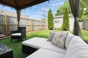 7915 S Paxton Ave, Chicago, IL 60617 - Photo 15