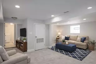 7915 S Paxton Ave, Chicago, IL 60617 - Photo 9