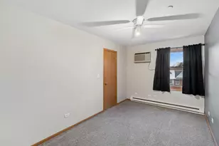 1351 Cunat Ct, Lake in the Hills, IL 60156 - Photo 15