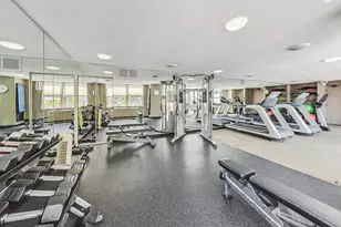 525 W Hawthorne Pl, Chicago, IL 60657 - Photo 25