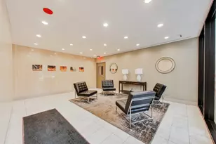 525 W Hawthorne Pl, Chicago, IL 60657 - Photo 35