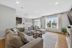 6N385 Whitmore Cir, Saint Charles, IL 60174 - Photo 5