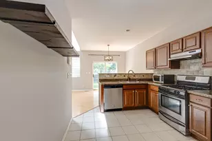 708 Valley View Ct, Aurora, IL 60502 - Photo 13