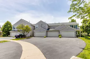 708 Valley View Ct, Aurora, IL 60502 - Photo 1
