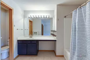 708 Valley View Ct, Aurora, IL 60502 - Photo 21