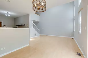 708 Valley View Ct, Aurora, IL 60502 - Photo 9