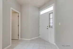 708 Valley View Ct, Aurora, IL 60502 - Photo 5