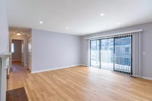 49 Stanton Ct, Schaumburg, IL 60193 - Photo 3