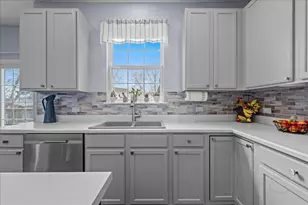 2263 Shiloh Dr, Aurora, IL 60503 - Photo 9