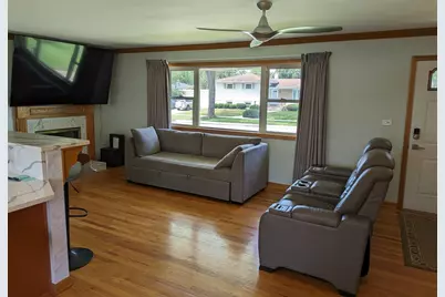 381 W Millers Road, Des Plaines, IL 60016 - Photo 5