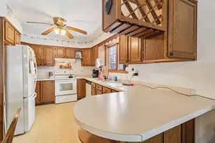 2312 High Point Dr, Lindenhurst, IL 60046 - Photo 7