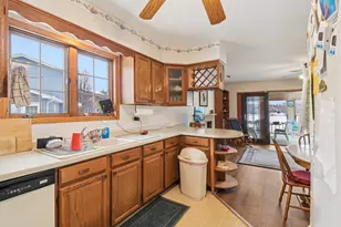 2312 High Point Dr, Lindenhurst, IL 60046 - Photo 9