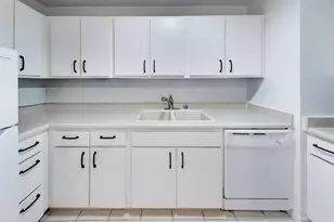 1122 N Clark St, Chicago, IL 60610 - Photo 11