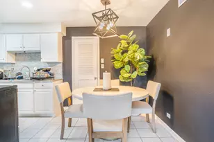 9800 S Karlov Ave, Oak Lawn, IL 60453 - Photo 5