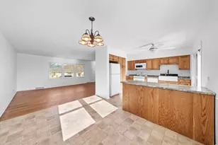 601 Edwards Ave, West Dundee, IL 60118 - Photo 7