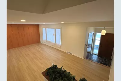 821 W Manor Court, Glenwood, IL 60425 - Photo 3