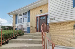 712 Dante Ct, Schaumburg, IL 60193 - Photo 1