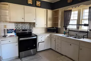 210 W Lincoln St, Harrisburg, IL 62946 - Photo 9