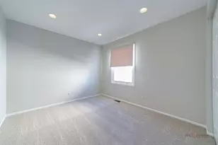 1380 Larchmont Dr, Buffalo Grove, IL 60089 - Photo 19