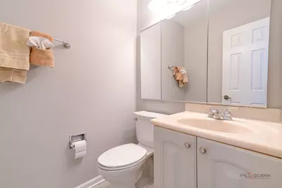 1380 Larchmont Drive, Buffalo Grove, IL 60089 - Photo 13