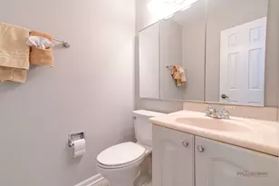 1380 Larchmont Dr, Buffalo Grove, IL 60089 - Photo 13