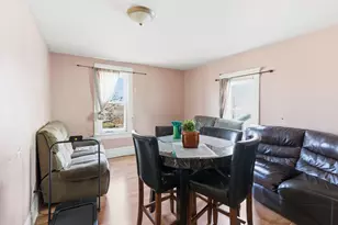 354 Woodlawn Ave, Aurora, IL 60506 - Photo 7