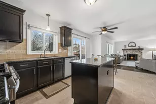 13 Callery Ct, Bolingbrook, IL 60490 - Photo 7