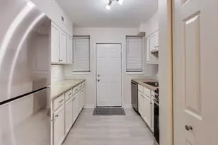 1 W Oak Ave, La Grange Park, IL 60526 - Photo 3