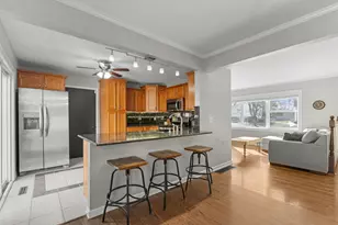 228 Wellington Dr, Crystal Lake, IL 60014 - Photo 13